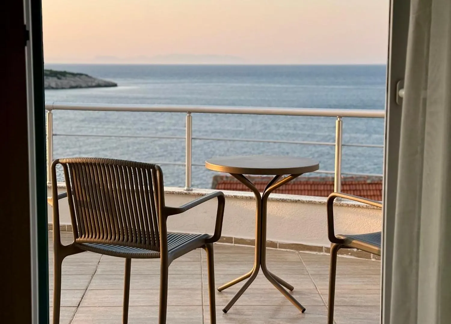 Miromara Hotel Pool Bar Karaburun